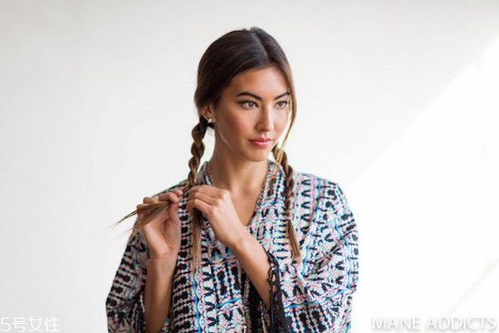 最好看的日系麻花盤(pán)發(fā)圖解步驟