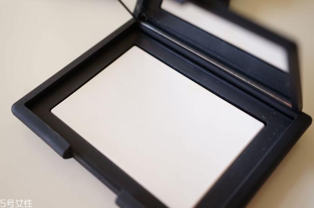 nars裸光蜜粉餅怎么樣 nars裸光蜜粉餅價格 nars裸光蜜粉餅怎么樣 nars裸光蜜粉餅價格