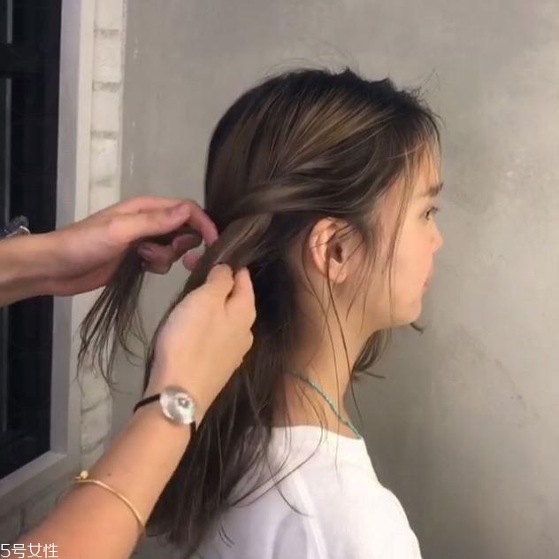 最好看的日系麻花盤(pán)發(fā)圖解步驟