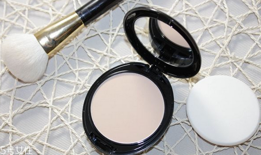 植村秀小燈泡粉餅怎么樣 植村秀小燈泡粉餅使用效果 植村秀小燈泡粉餅怎么樣 植村秀小燈泡粉餅使用效果