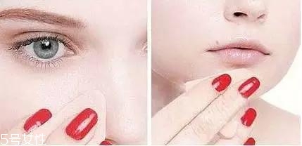 化妝卡粉是什么意思 導致卡粉的原因和解決方法