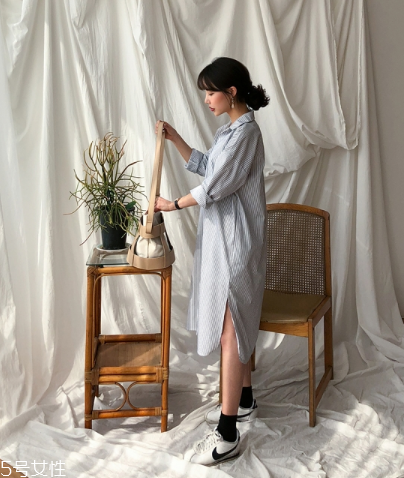 條紋連衣裙配什么鞋子？條紋連衣裙搭配鞋子圖片