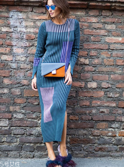 條紋連衣裙配什么鞋子？條紋連衣裙搭配鞋子圖片