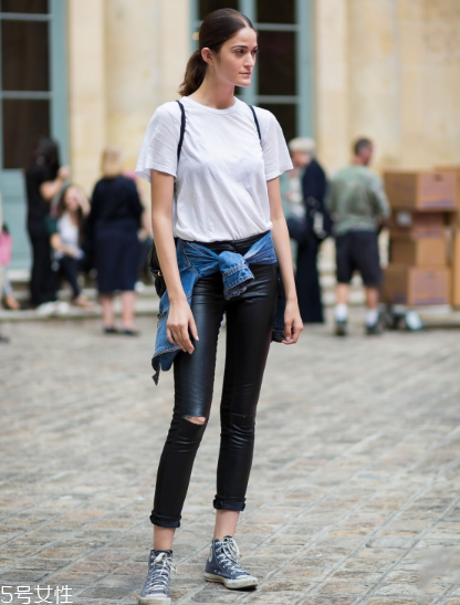 白色t恤配什么褲子？白色t恤搭配褲子圖片