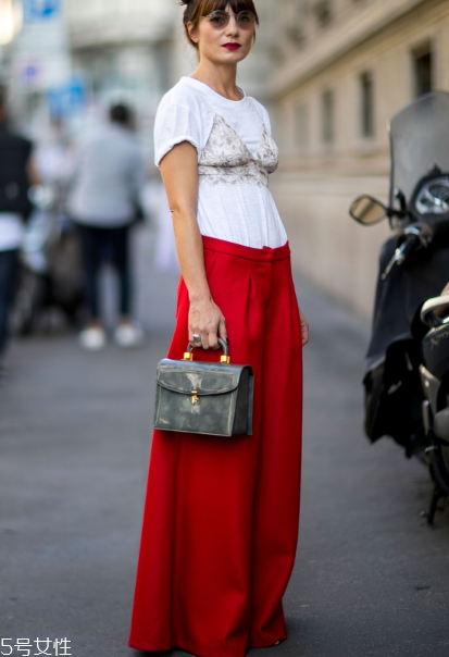 白色t恤配什么褲子？白色t恤搭配褲子圖片