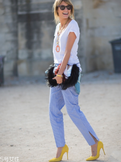 白色t恤配什么褲子？白色t恤搭配褲子圖片