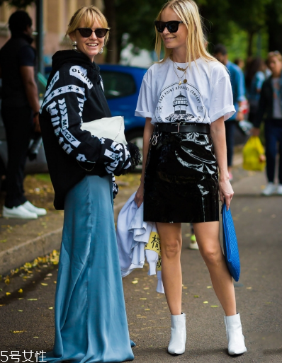 白色t恤配什么裙子？白色t恤搭配裙子圖片