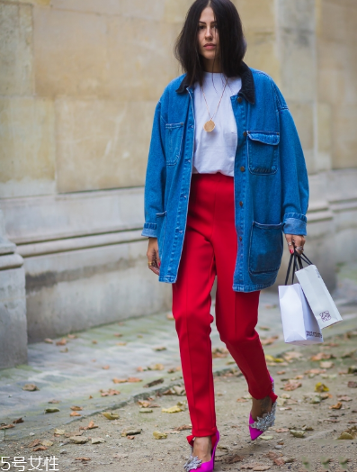 白色t恤搭配什么外套？白色t恤搭配外套圖片