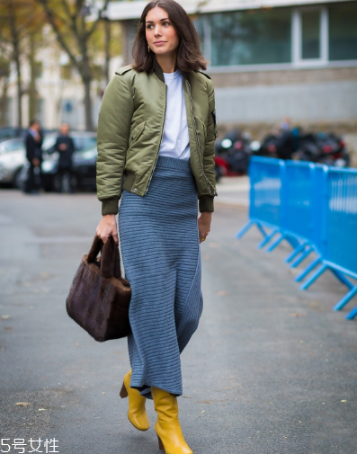 白色t恤搭配什么外套？白色t恤搭配外套圖片