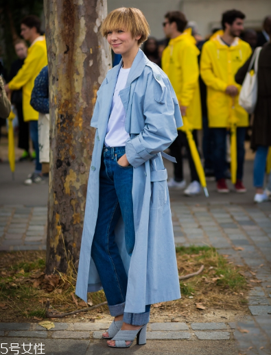 白色t恤搭配什么外套？白色t恤搭配外套圖片