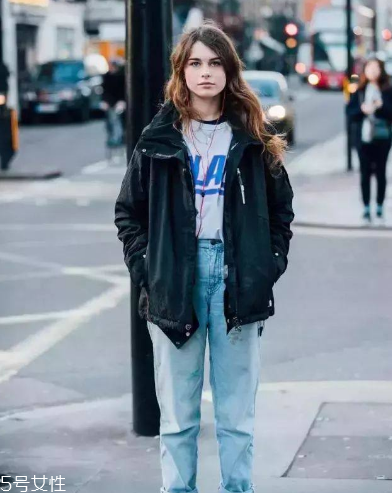 白色t恤搭配什么外套？白色t恤搭配外套圖片