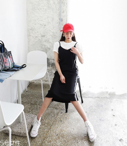 吊帶連衣裙配什么鞋子？吊帶連衣裙搭配鞋子圖片