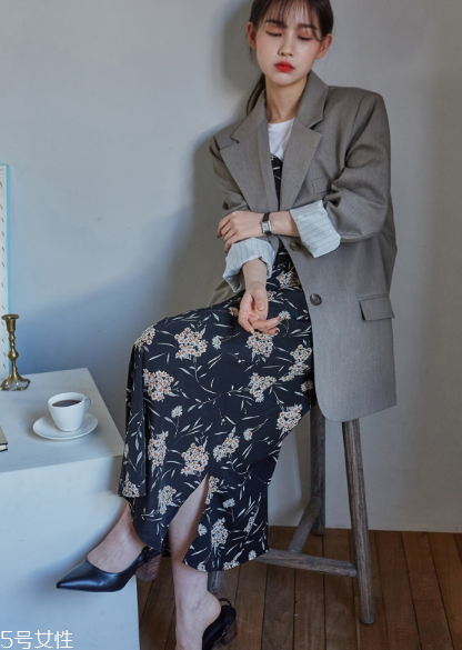 吊帶連衣裙配什么鞋子？吊帶連衣裙搭配鞋子圖片