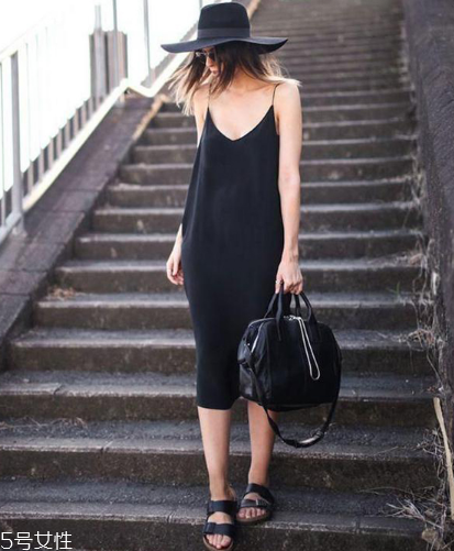 吊帶連衣裙配什么鞋子？吊帶連衣裙搭配鞋子圖片