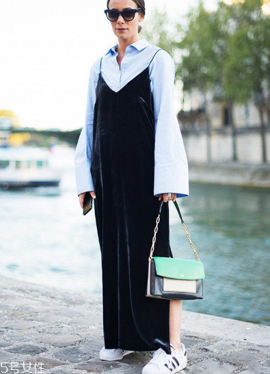 吊帶連衣裙配什么鞋子？吊帶連衣裙搭配鞋子圖片