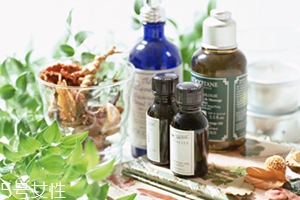 基礎(chǔ)油和精油的區(qū)別 基礎(chǔ)油是什么油？