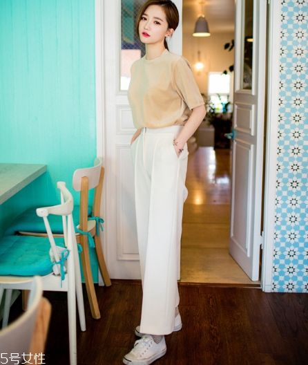 t恤下面穿什么好看？t恤的常見搭配推薦