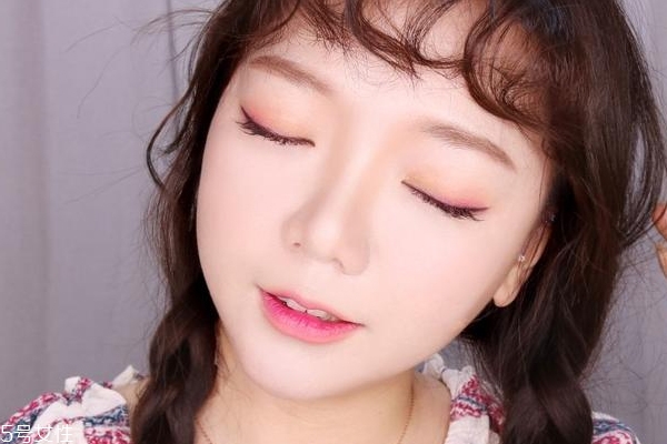 撞色妝怎么化好看 簡(jiǎn)單撞色妝圖解教程 撞色妝怎么化好看 簡(jiǎn)單撞色妝圖解教程