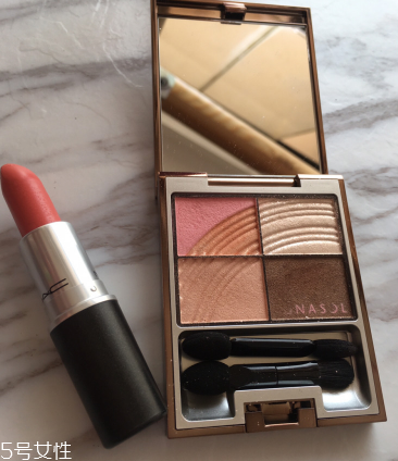 撞色妝怎么化好看 簡(jiǎn)單撞色妝圖解教程 撞色妝怎么化好看 簡(jiǎn)單撞色妝圖解教程