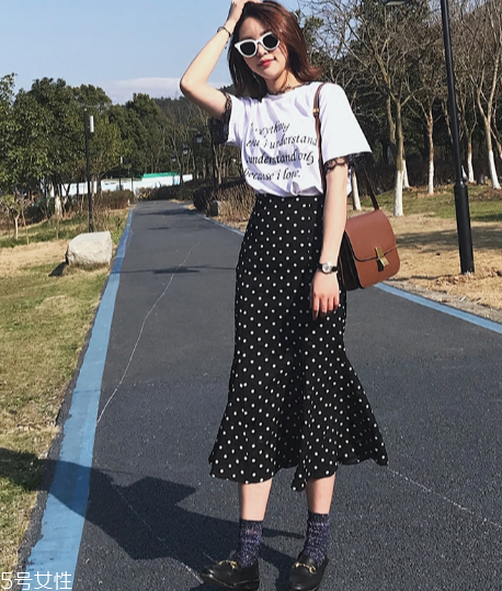半身裙怎么搭配更優(yōu)雅？半身裙穿搭技巧