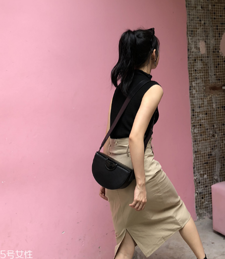 半身裙怎么搭配更優(yōu)雅？半身裙穿搭技巧