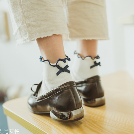 襪子怎么搭配時(shí)尚？襪子外露搭配圖片