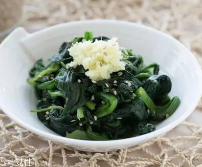 菠菜炒幾分鐘能熟 菠菜炒幾分鐘才夠營(yíng)養(yǎng)