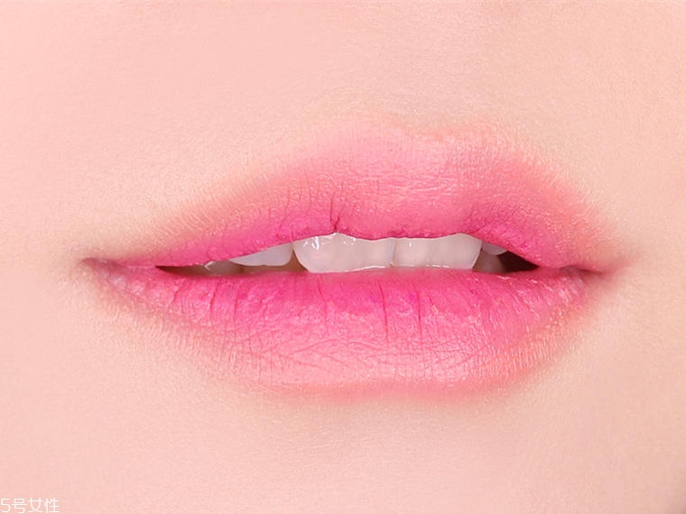 撞色妝怎么化好看 簡(jiǎn)單撞色妝圖解教程 撞色妝怎么化好看 簡(jiǎn)單撞色妝圖解教程