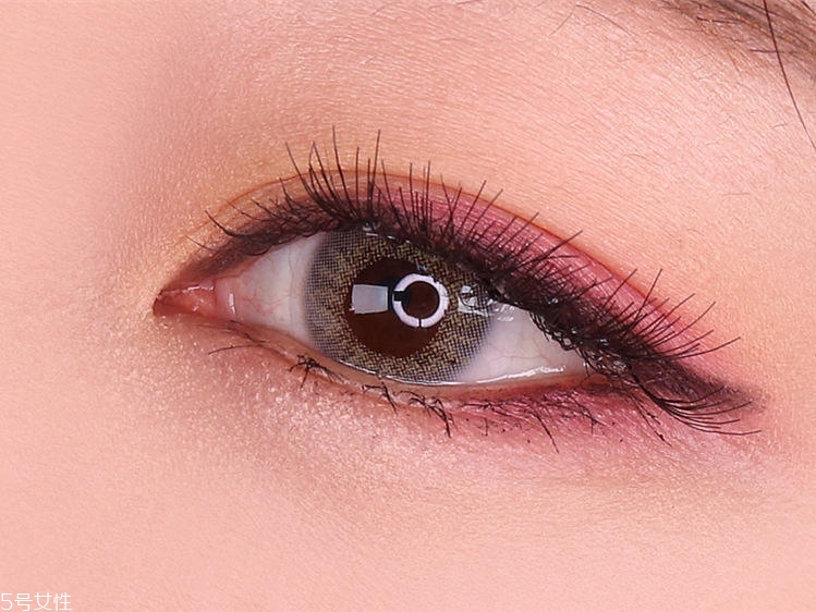 撞色妝怎么化好看 簡(jiǎn)單撞色妝圖解教程 撞色妝怎么化好看 簡(jiǎn)單撞色妝圖解教程