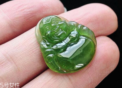 翡翠可以戴著洗澡嗎？翡翠洗澡能戴嗎