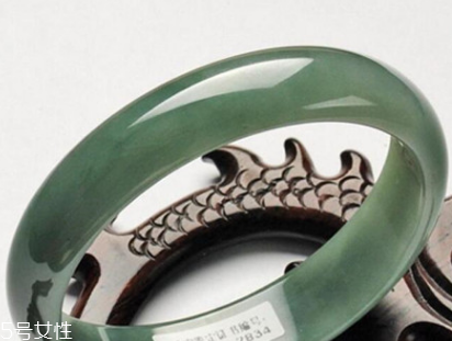 翡翠可以用牙膏清洗嗎？翡翠用牙膏洗好嗎