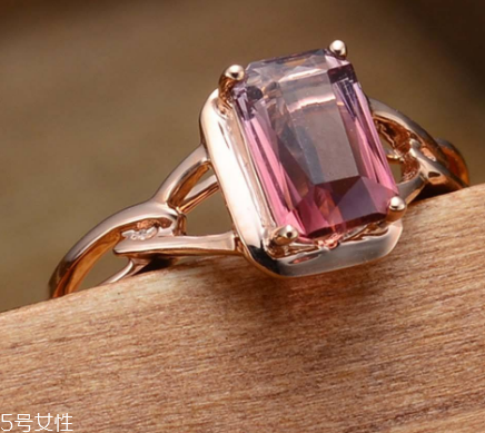 碧璽戒指的寓意是什么？碧璽戒指的寓意介紹