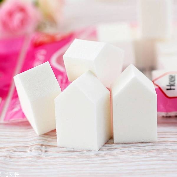 大創(chuàng)粉撲清洗劑怎么樣 大創(chuàng)有什么值得買(mǎi)的