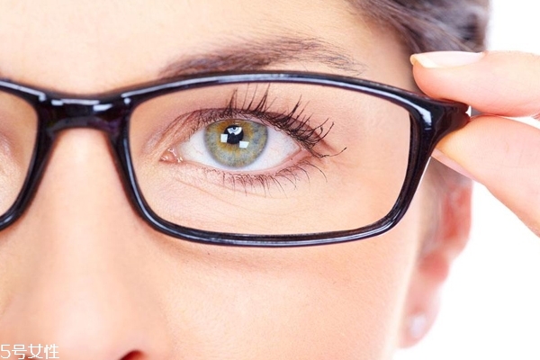 戴眼鏡要畫鼻影嗎 眼鏡妹的鼻影教程 戴眼鏡要畫鼻影嗎 眼鏡妹的鼻影教程