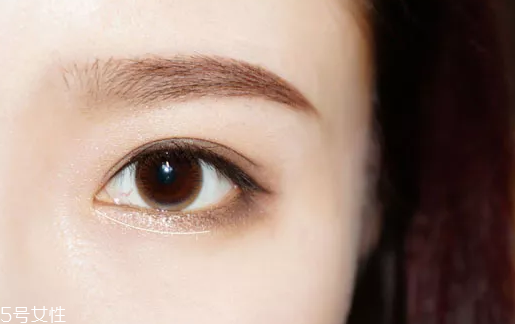 戴眼鏡需要畫(huà)臥蠶嗎 戴眼鏡化妝的具體步驟