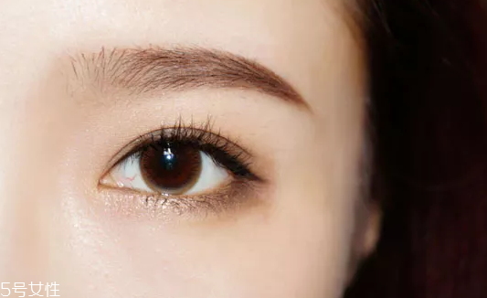 戴眼鏡需要畫(huà)臥蠶嗎 戴眼鏡化妝的具體步驟