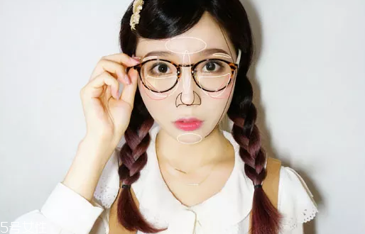 戴眼鏡需要畫(huà)臥蠶嗎 戴眼鏡化妝的具體步驟