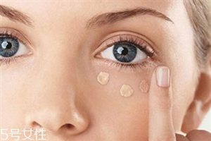 粉底液和遮瑕膏的使用順序 遮瑕好的粉底液推薦 粉底液和遮瑕膏的使用順序 遮瑕好的粉底液推薦