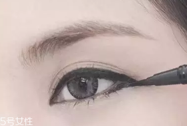 圓眼睛怎么畫(huà)下眼線 這么畫(huà)擺脫眼大無(wú)神 圓眼睛怎么畫(huà)下眼線 這么畫(huà)擺脫眼大無(wú)神