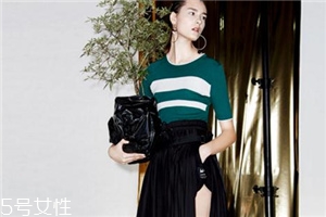 條紋t恤怎么搭配？條紋t恤搭配技巧