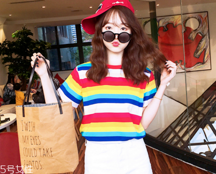 條紋t恤怎么搭配？條紋t恤搭配技巧