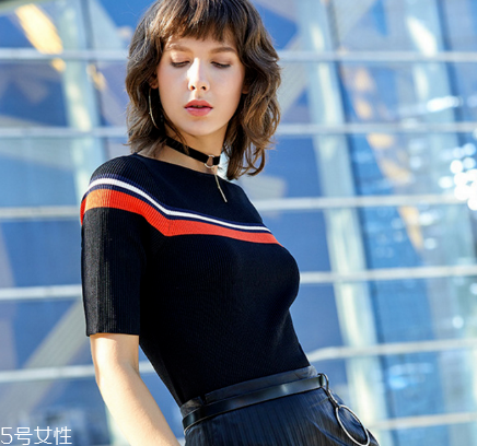 條紋t恤怎么搭配？條紋t恤搭配技巧