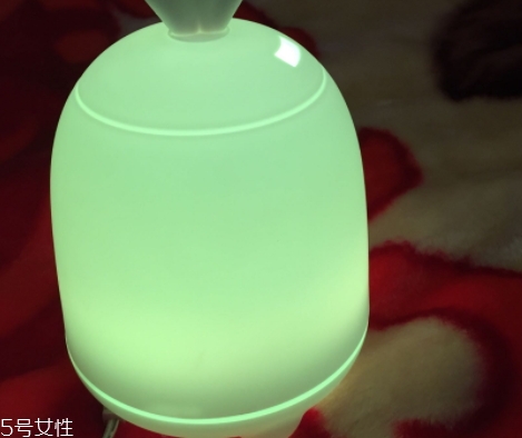 香薰機(jī)可以加香水嗎？香薰機(jī)香水可以代替精油嗎