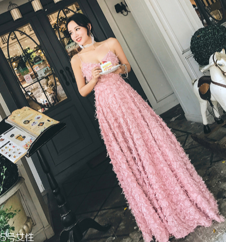 吊帶裙適合什么身材？吊帶裙穿搭圖片