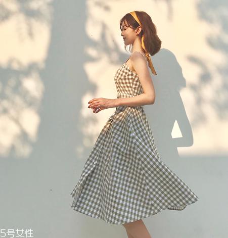 吊帶裙適合什么身材？吊帶裙穿搭圖片