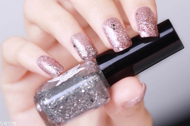 漸變指甲油哪個(gè)牌子好 7款漸變指甲油輕松玩出個(gè)性 漸變指甲油哪個(gè)牌子好 7款漸變指甲油輕松玩出個(gè)性