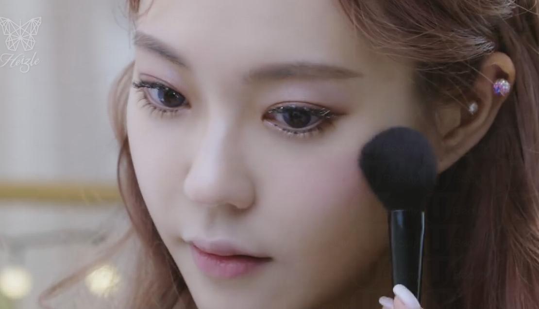 冬日初雪夢幻妝容教學 冬日初雪夢幻妝容教學