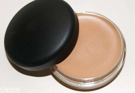 氣墊bb霜和遮瑕膏哪個先用 氣墊bb霜和遮瑕膏使用順序 氣墊bb霜和遮瑕膏哪個先用 氣墊bb霜和遮瑕膏使用順序