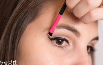 唇部遮瑕膏可以用什么代替 遮瑕膏的9種妙法 唇部遮瑕膏可以用什么代替 遮瑕膏的9種妙法