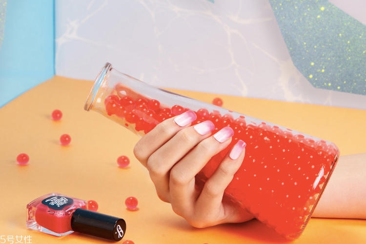 漸變指甲油哪個(gè)牌子好 7款漸變指甲油輕松玩出個(gè)性 漸變指甲油哪個(gè)牌子好 7款漸變指甲油輕松玩出個(gè)性